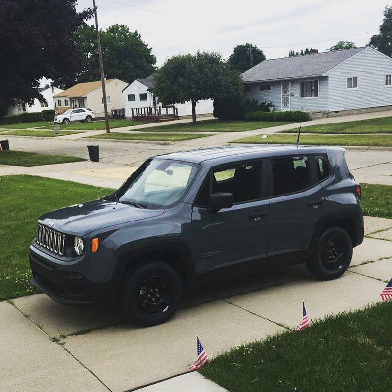Illustration for article titled 2018 Jeep Renegade Sport 4x4 Manual-Nice Fiat